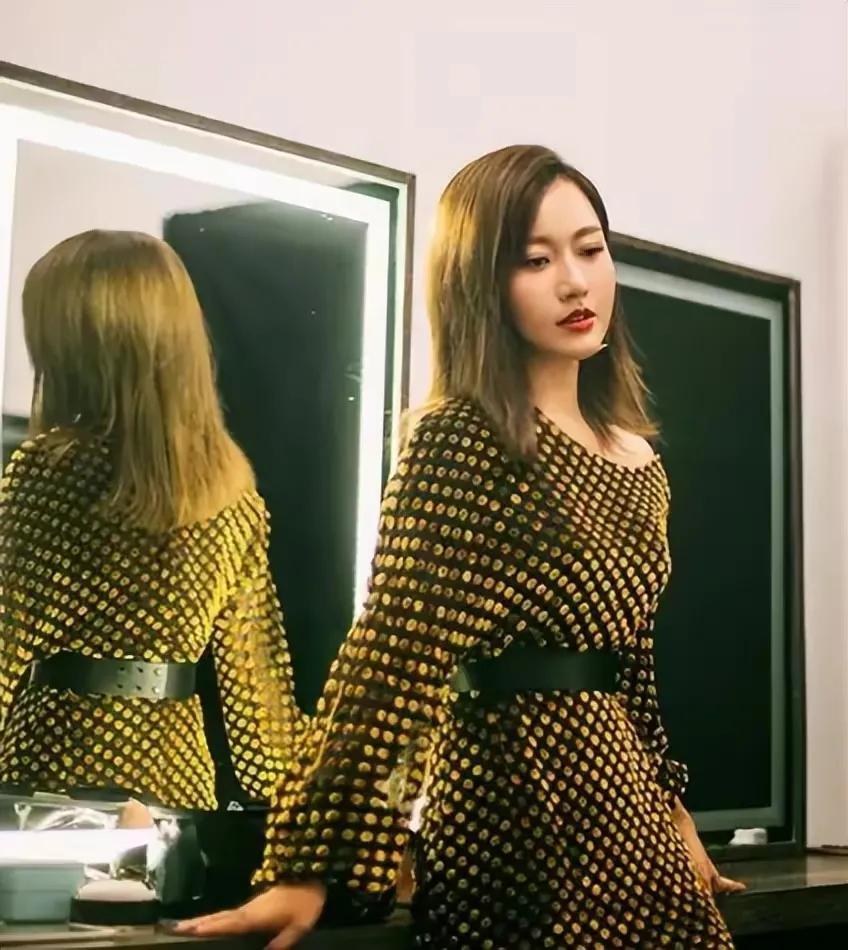 回顾潘长江女儿潘阳拍戏不成嫁10亿富豪婚后带儿子长住娘家