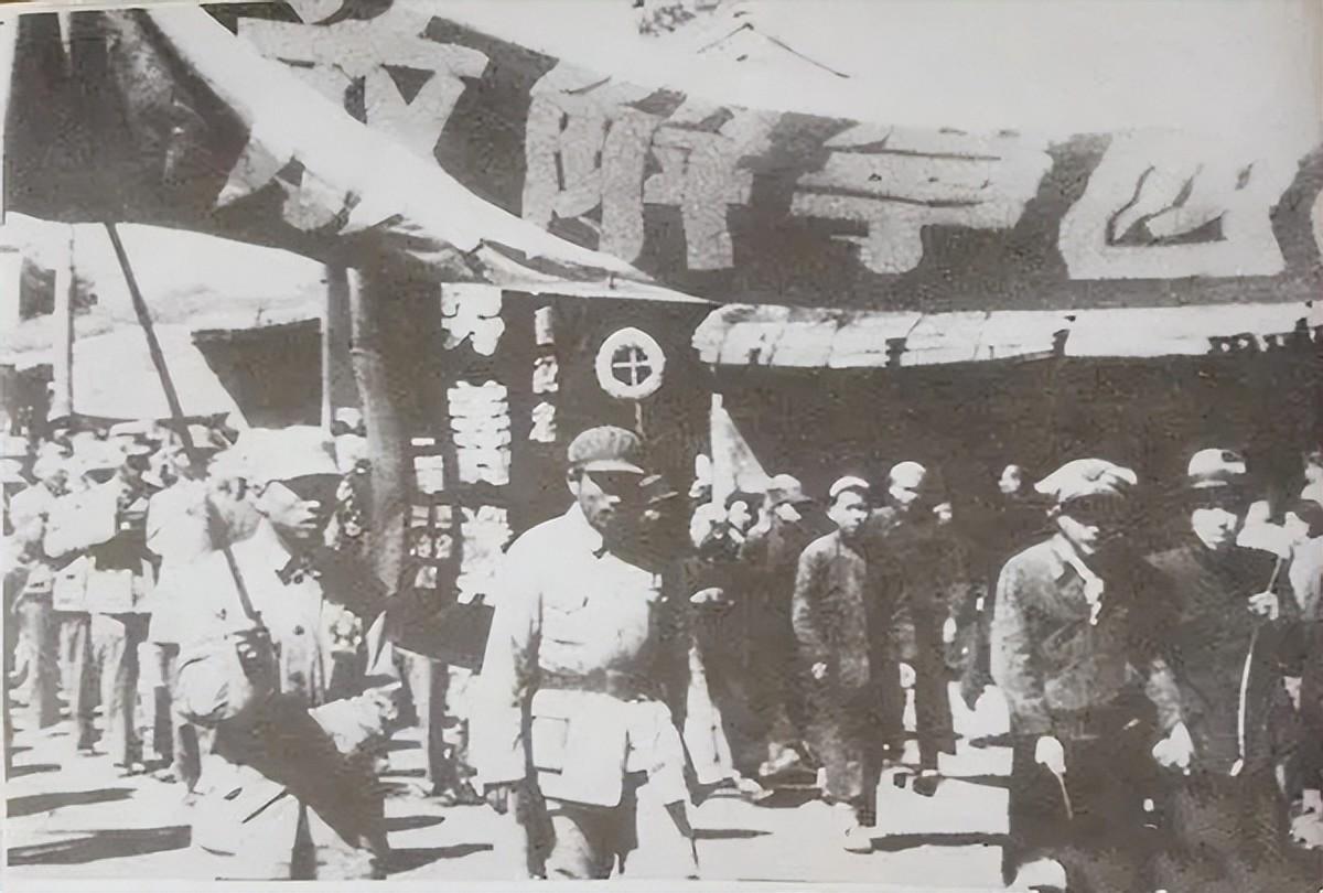 国军军长马继援要师长马振武一起跑师长说我没钱算了吧