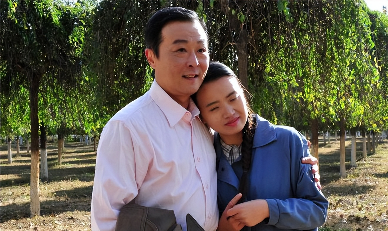 也就是在这个时候,导演陈凯歌邀请钱波回国参演电影《无极》,影片拍摄