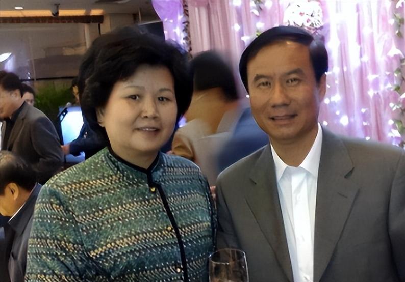 回顾邢质斌近照变化大成白发苍苍的老太太了啊