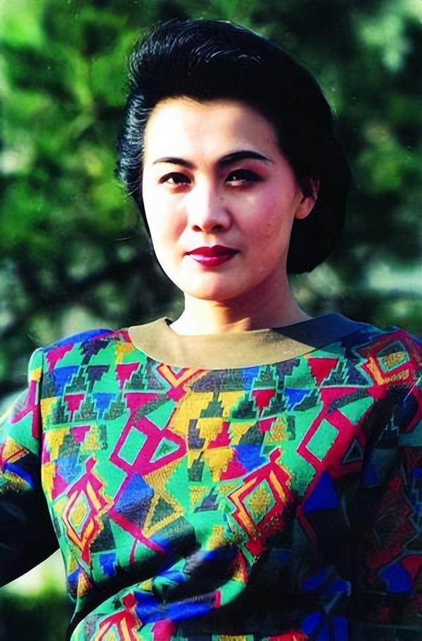 回顾国家一级演员李媛媛为产子拒绝治癌离世后丈夫发誓不娶