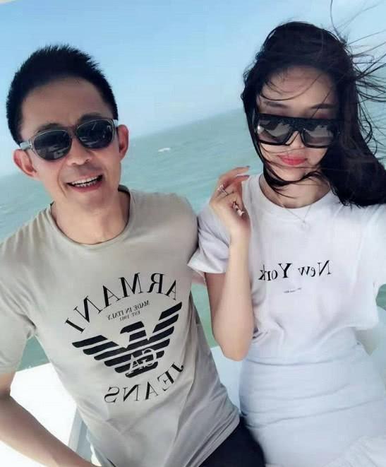 演员侯勇:一婚娶70后,二婚娶80后,三婚50岁竟娶了90后