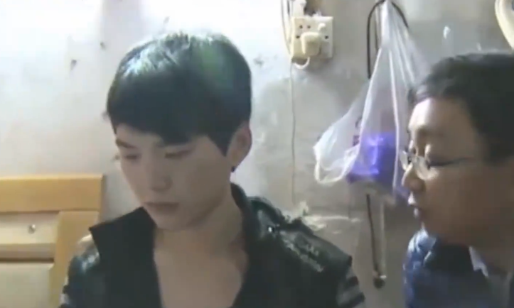 2015年广东男子瘫痪多年妻子找男保姆帮忙照顾男子尊严没了