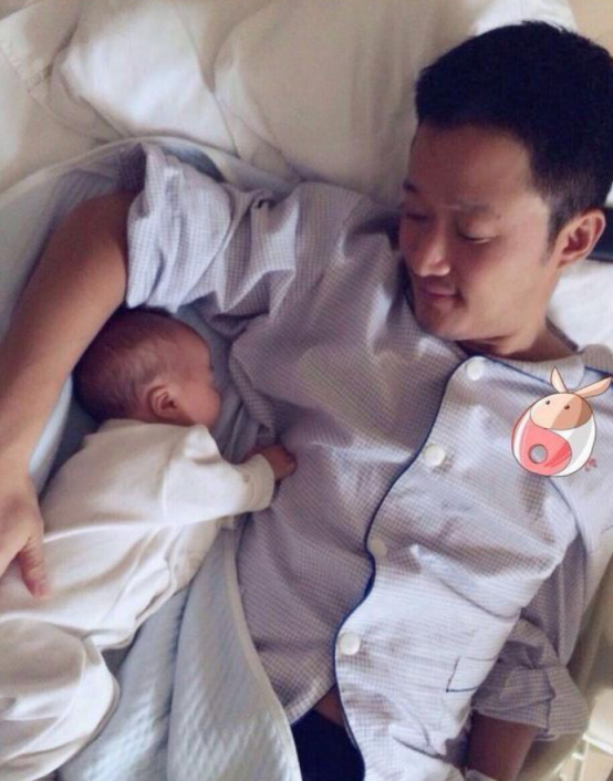 除了他的事业令人羡慕以外,他和谢楠的感情也是一段佳话.