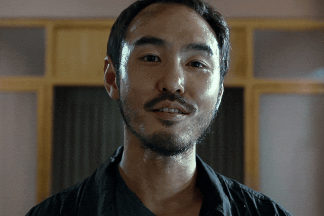 "时间差不多啰~"打定了主意要大开杀戒,但他又愿意放想活的人一条活路