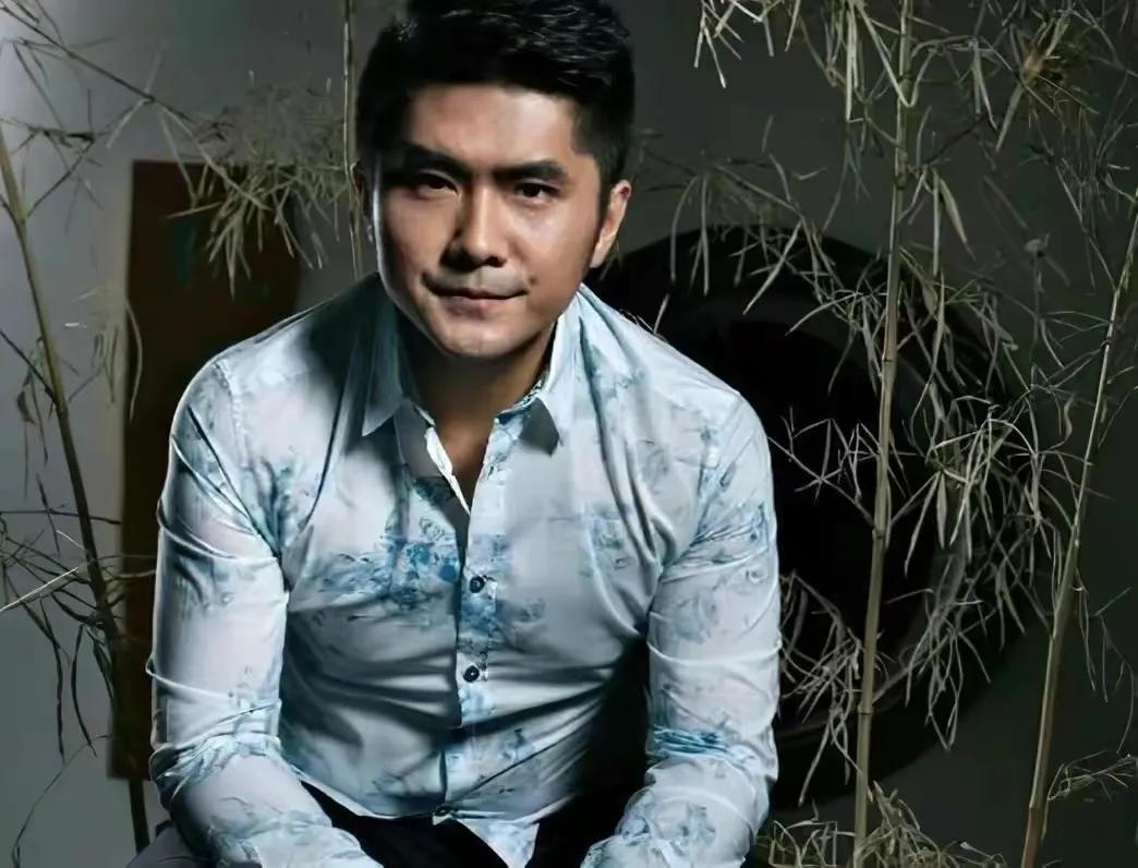 回顾潘长江女儿潘阳拍戏不成嫁10亿富豪婚后带儿子长住娘家