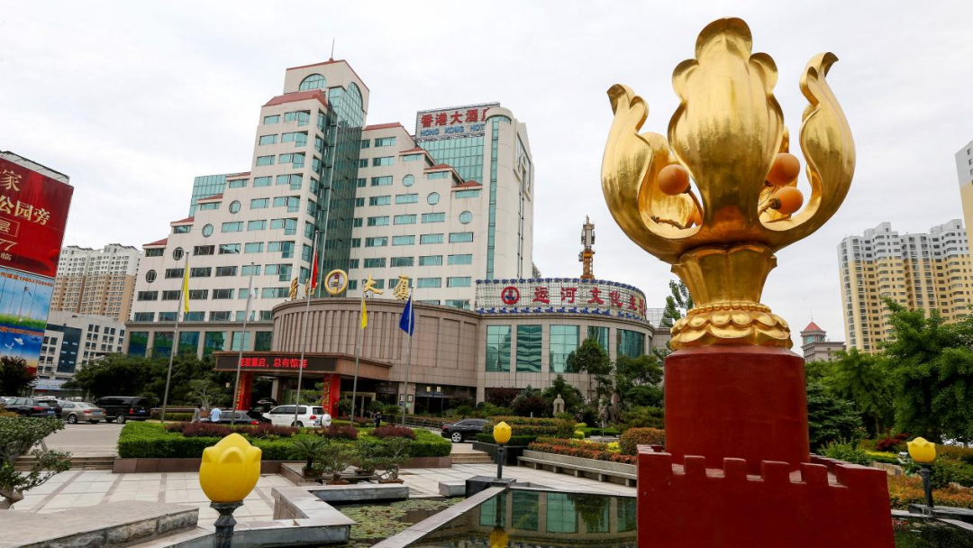 香港大厦座位于济宁高新区火炬路19号.