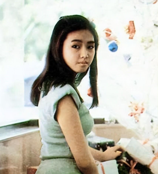 回顾豪门千金朱丽倩携亿万身家嫁给刘德华46岁高龄产子今怎样了