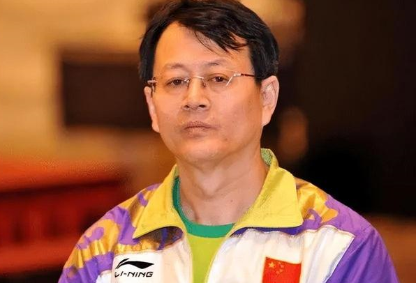 国乒教练吴敬平:退休后陪冯天薇前往日本训练,连续吃4个月面条