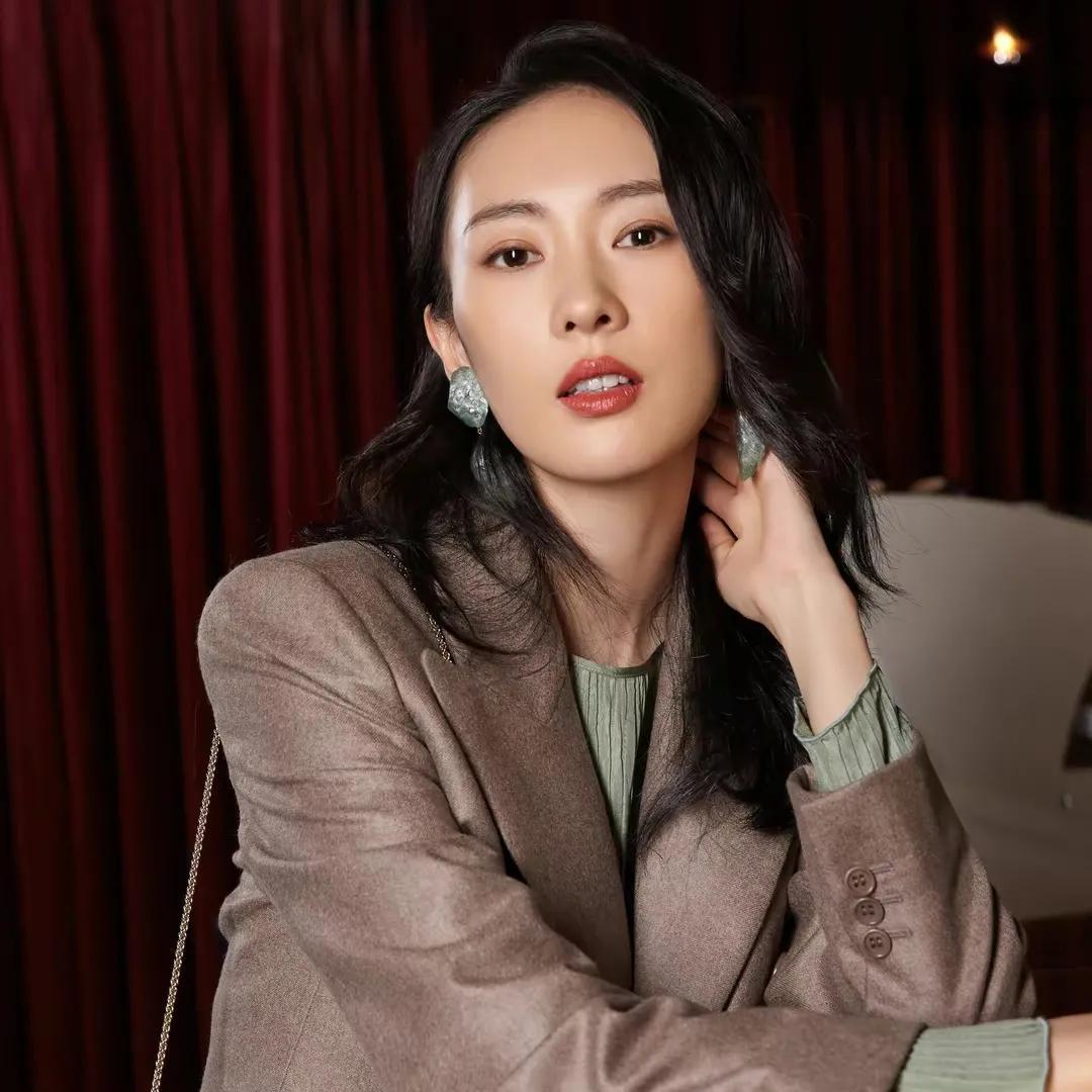 回顾演员童谣嫁给王冉后苦尽甘来没孩子也不影响我们的感情