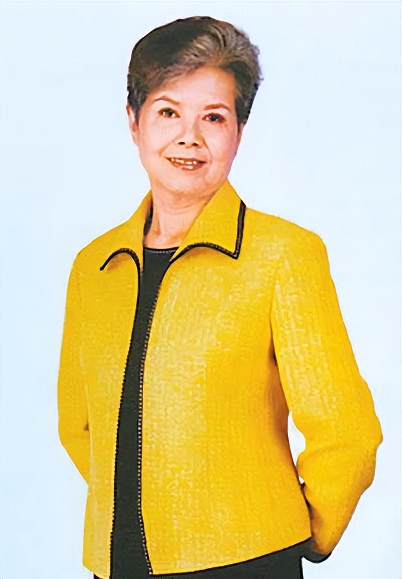 回顾中国首位电视播音员沈力丈夫去世嫁初恋临终前直言愧对儿子