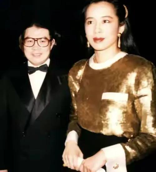 回顾何晶洁陪丈夫白手起家却为朱玲玲做了嫁衣儿女做法暖心