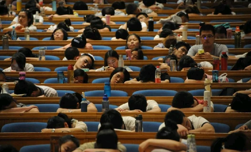 回顾大学生就业太难人民日报批当代大学生你不失业天理难容