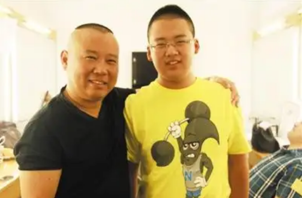 回顾胡中惠在郭德纲落魄时与他离婚抛弃亲生儿子远走他乡