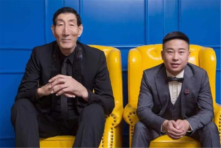 回顾高236米的鲍喜顺57岁时不听医生忠告执意生子如今儿子多高