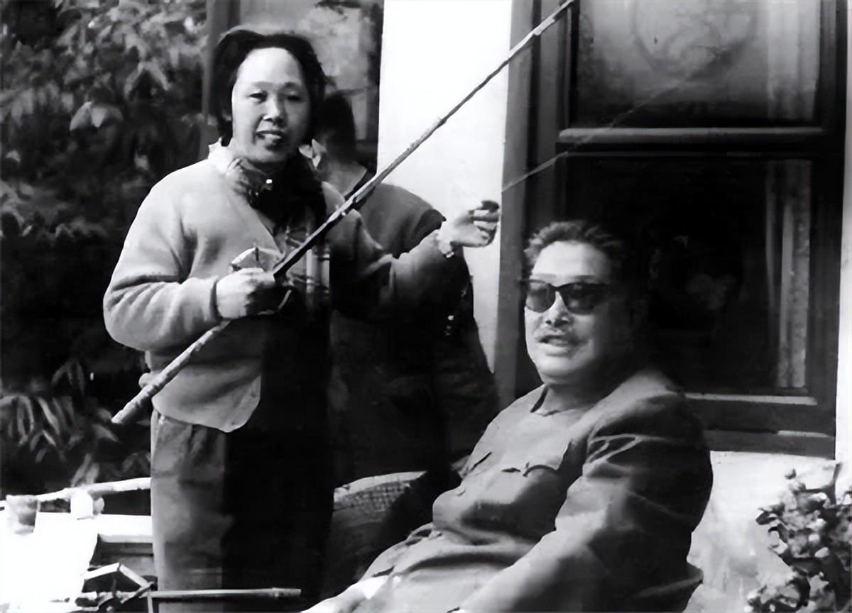 85岁的薛明一定要参加儿子贺鹏飞遗体告别一段话让人泪奔