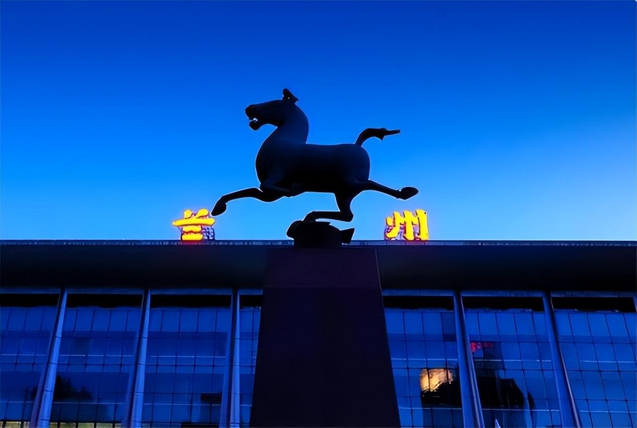 纪实兰州火车站被投诉存在错别字70年竟无人修改背后有深意