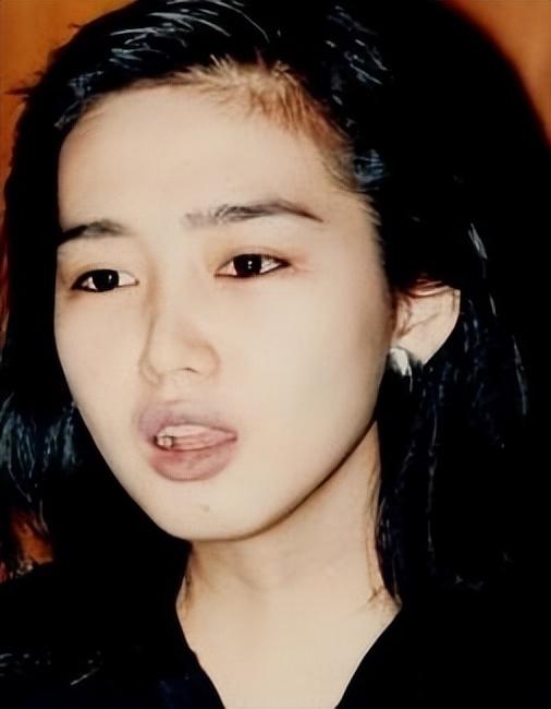 回顾豪门千金朱丽倩携亿万身家嫁给刘德华46岁高龄产子今怎样了