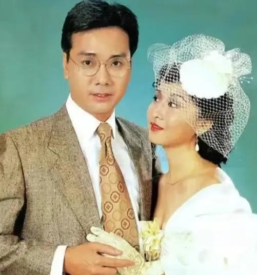 回顾伍卫国痴恋刘晓庆5年分手后难忘旧情年近70依然单身