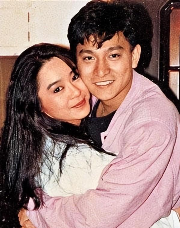 回顾豪门千金朱丽倩携亿万身家嫁给刘德华46岁高龄产子今怎样了