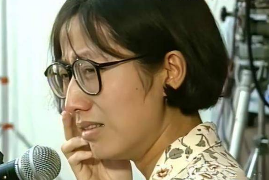 回顾上海女老师爱而不得为报复用硫酸给学生洗头判刑后痛哭