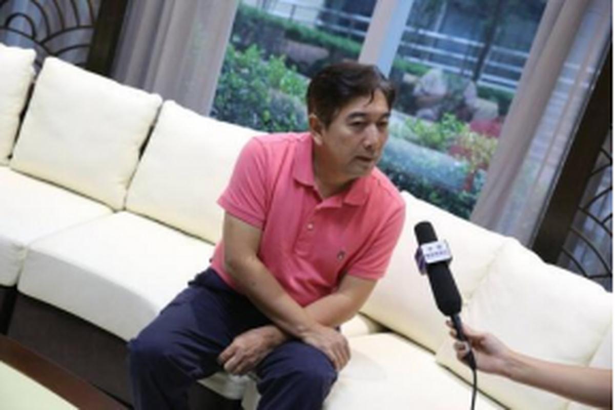 回顾央视水均益75岁智残哥哥至今未婚他养了哥哥一辈子不离不弃