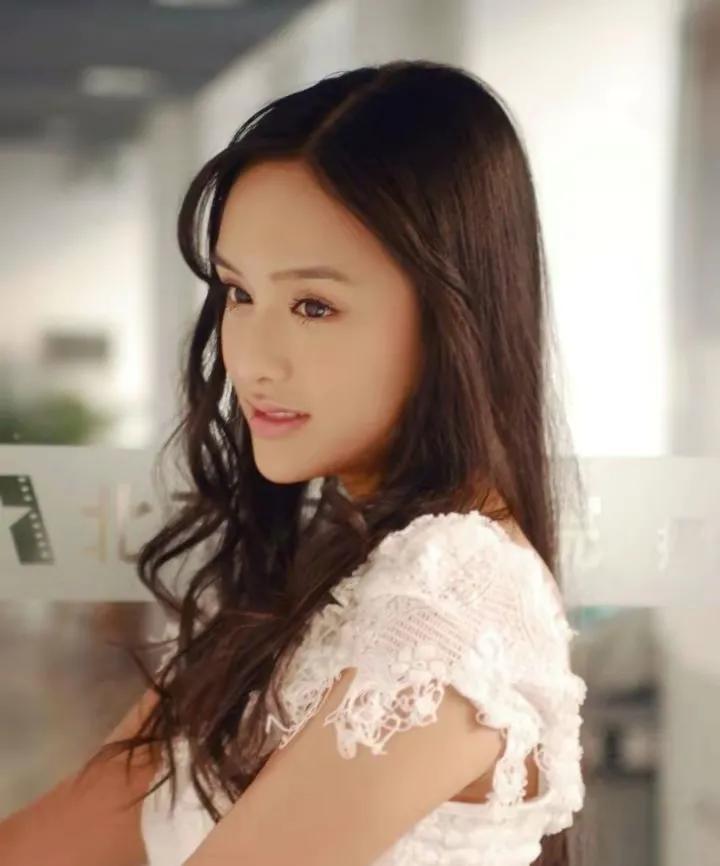 饶敏莉的"安心"和孙俪的比起来,多了些纯净,同时也少了一些人性的黑暗