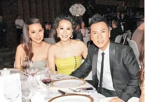 在汪诗诗怀孕时,甄子丹为了讨老婆欢心特意送上了百万黄钻,还买了上亿