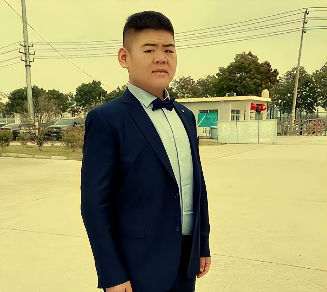 回顾王浩楠曾为爱暴瘦480斤成名后竟然和娇妻离婚了