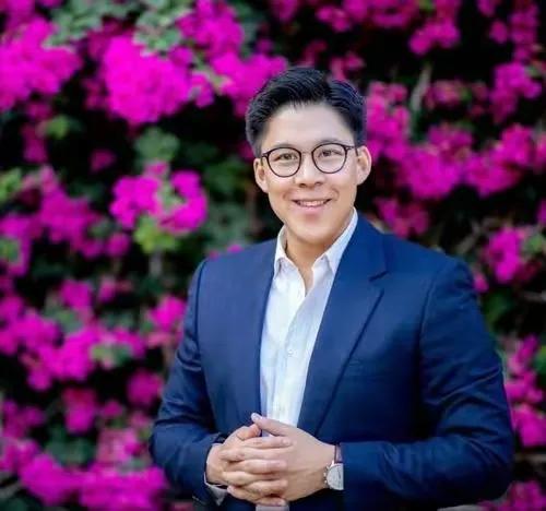 回顾朱玲玲的烦恼二儿子霍启山39岁未婚小儿子霍启仁游戏人间