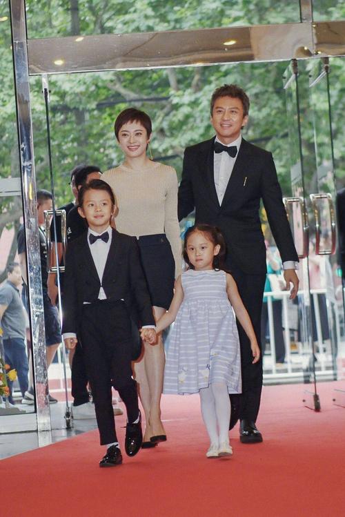 回顾何润东三次表白孙俪被拒41岁迎娶柜姐恩爱多年无子也幸福