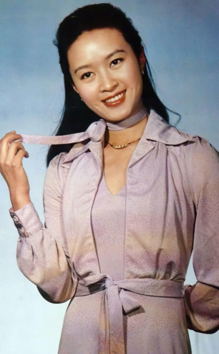 回顾演员方舒与相伴7年的丈夫离婚转身嫁小10岁屠洪刚她怎样了