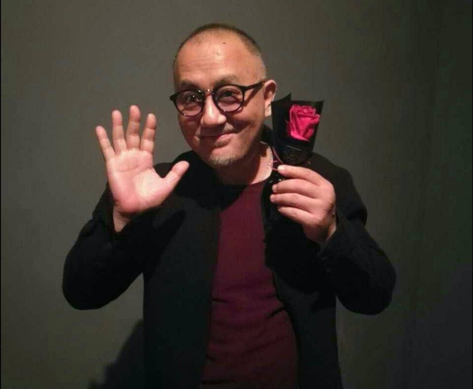 回顾姚橹出道30年不温不火娶大3岁的艾丽娅婚后生一女