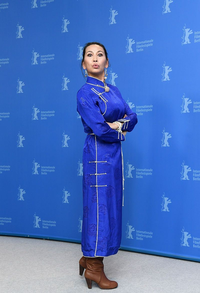 回顾姚橹出道30年不温不火娶大3岁的艾丽娅婚后生一女