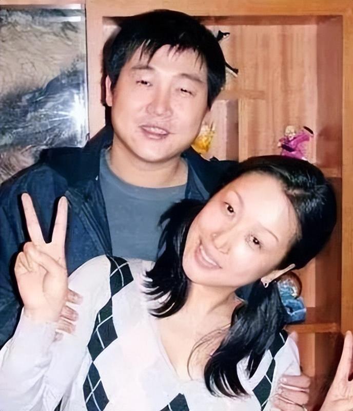 其实,孙悦之所以能红起来,背后离不开经纪人居鹏的付出.