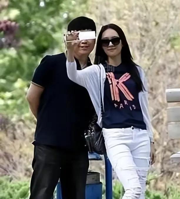 王冉的宠爱,让童谣成为了一个小公主,结婚多年,王冉从来没有跟她红过