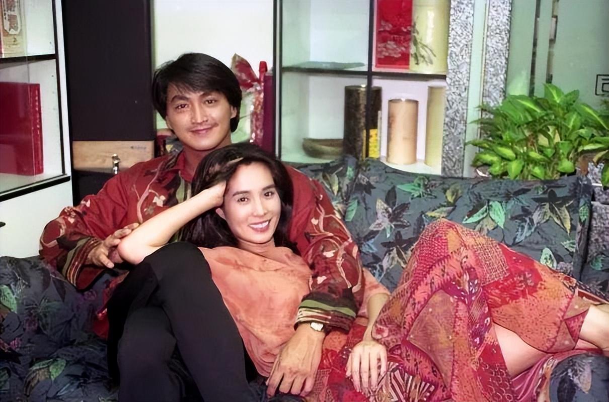 回顾64岁的何家劲一生只为等待患病的初恋女友痴情32年至今未婚