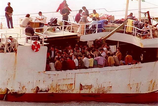 偷渡百人闯下大祸