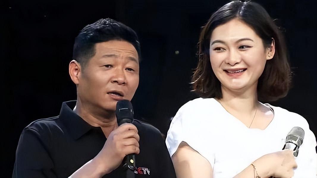 胡敬年纪比赵亮小了16岁,身高1米8,曾经获得过很多模特大赛冠军.