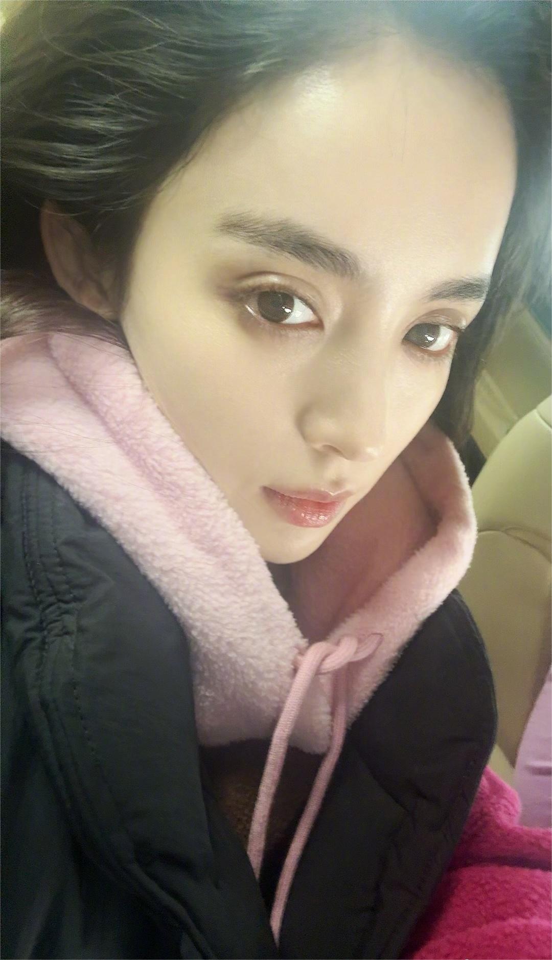 古力娜扎麻花辫造型亮相,网友惊呼:是心动的感觉吗?