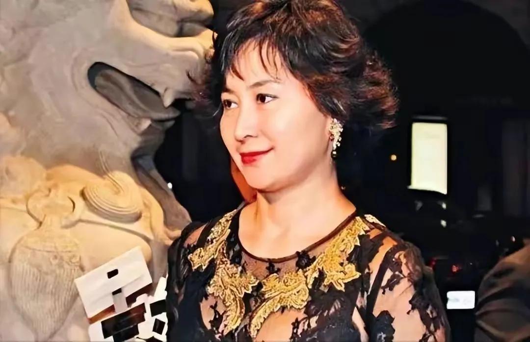 回顾何鸿燊一生17个子女与李连杰老婆传绯闻何超琼是他骄傲