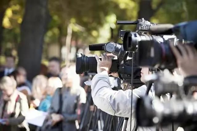 回顾四川小伙出国打工今流落巴西街头乞讨父亲死也要见一面