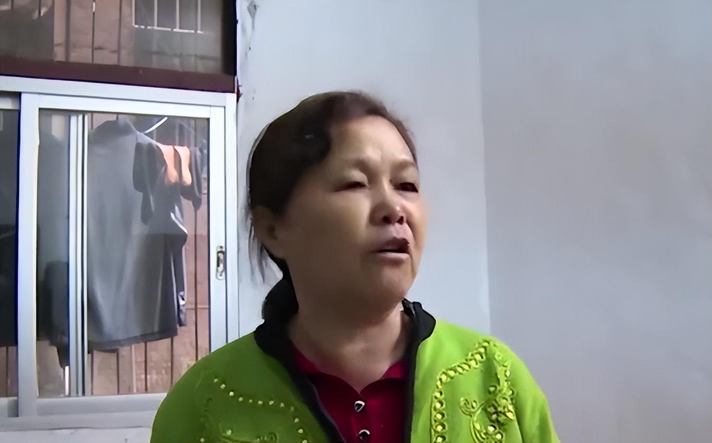 2015年广东男子瘫痪多年妻子找男保姆帮忙照顾男子尊严没了