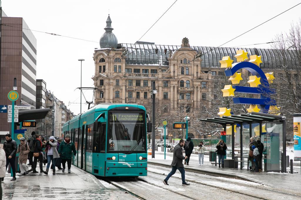 其有着非常辉煌的过去,在15世纪之前,法国一直都是欧洲封建专制国家