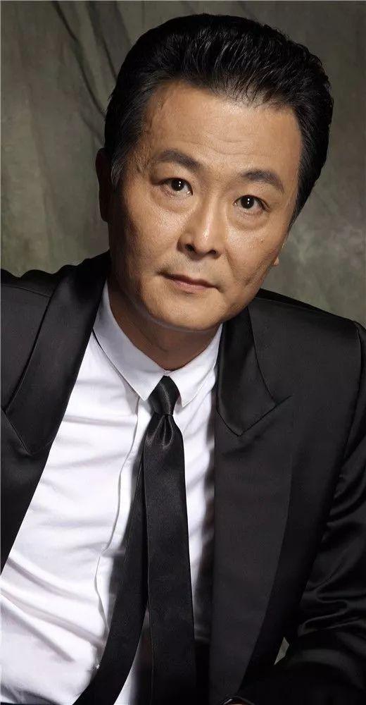 回顾钱波曾和妻子分居16年一生无儿无女现将狗狗当成孩子去养