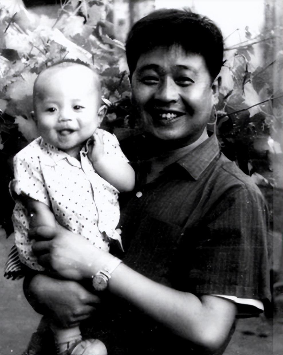 回顾于波丈夫马季离世17年独留她一人在世儿子马东细心陪伴