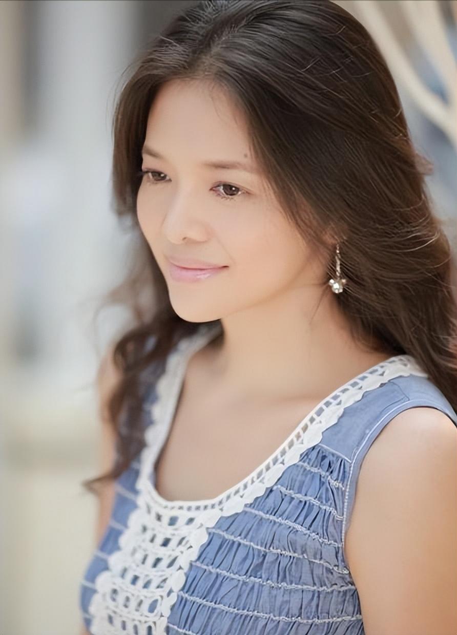 回顾从家喻户晓到销声匿迹前央视主持人文清到底经历了什么