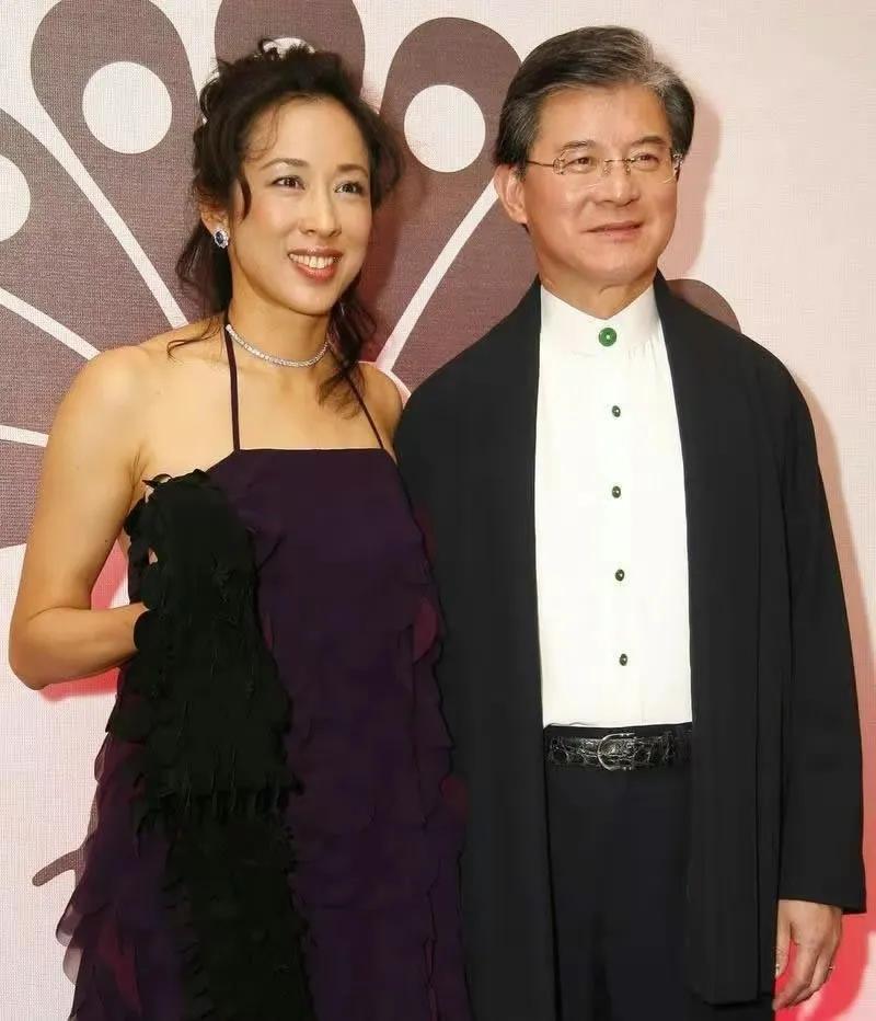 回顾朱玲玲一家三姐妹姐姐比她还要美老公一个比一个有钱