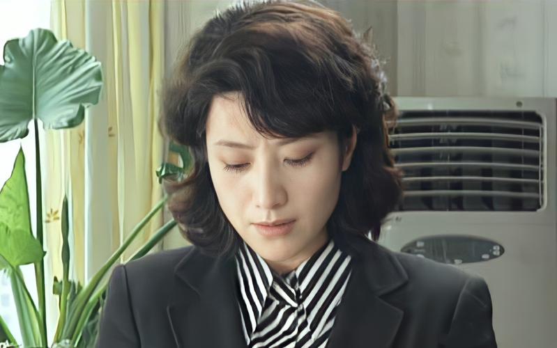 回顾著名演员王静含泪拯救父母将爱扩散至今婚姻成谜