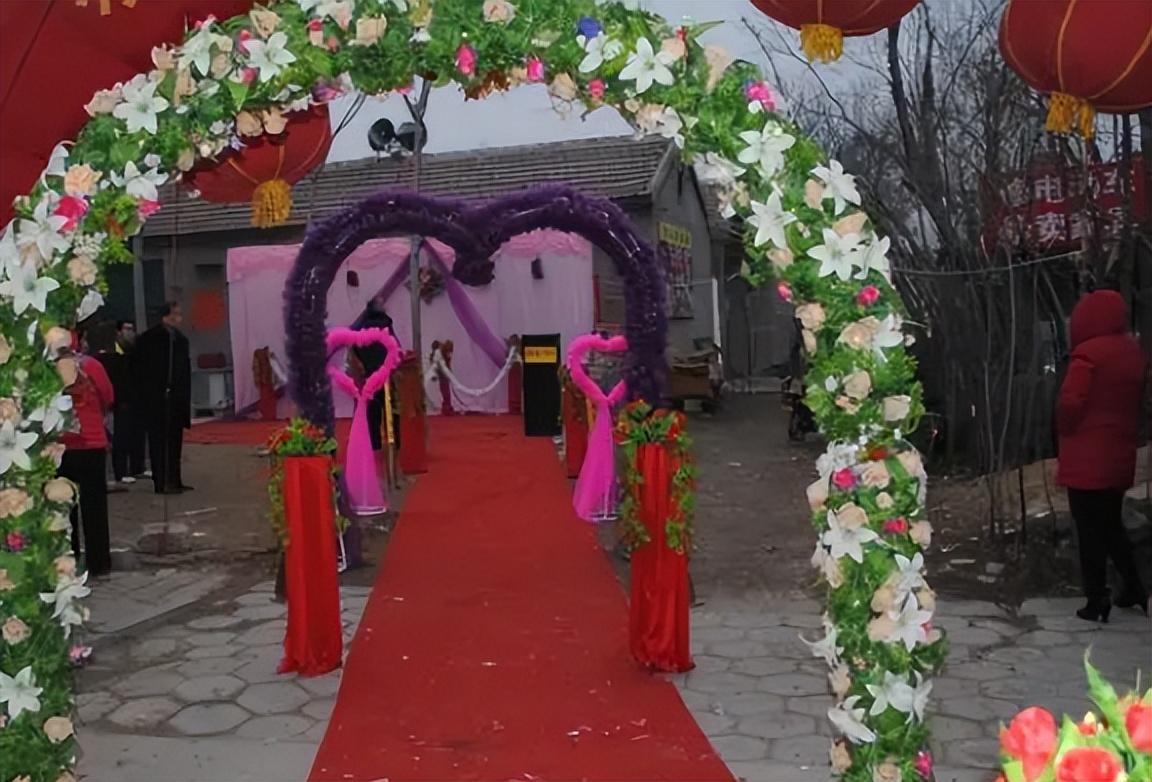 1978年出生的张雪燕,听从家人的安排,考上了卫校,毕业后来到了当地一